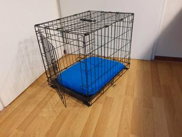 Zwarte bench/reiskooi+ kussen voor middelgrote/kleine hond beschikbaar voor biedingen