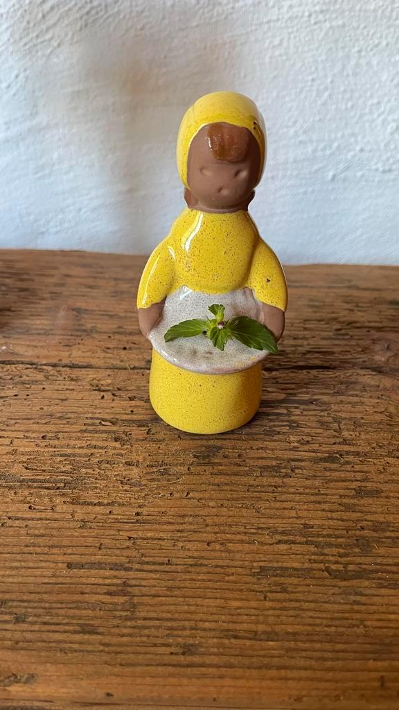 Jie Gantofta Bloemenmeisje, Zweeds Keramiek '70s, Antiek en Kunst, Antiek | Woonaccessoires, Ophalen of Verzenden