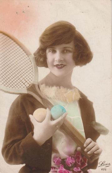 MEISJE JURK TENNIS UIT JAREN 20 ZEER MOOIE KAART KH342 beschikbaar voor biedingen