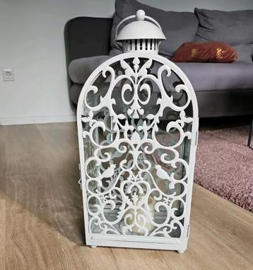 Witte Metalen Lantaarn beschikbaar voor biedingen