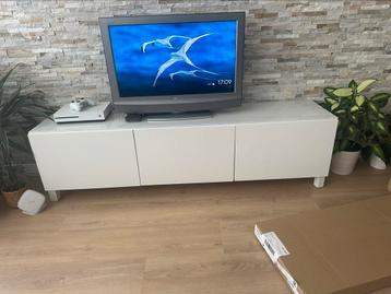 İkea tv kast