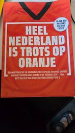 Heel Nederland is Trots op Oranje - WK Voetbal, Ophalen of Verzenden, Zo goed als nieuw, Pics United, Balsport