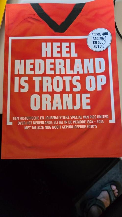 Heel Nederland is Trots op Oranje - WK Voetbal, Boeken, Sportboeken, Zo goed als nieuw, Balsport, Ophalen of Verzenden