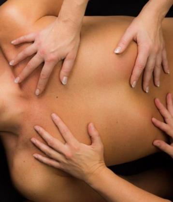 Veelzijdige 4 handenmassage voor mannen door 2 masseurs. beschikbaar voor biedingen