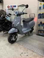 Santini | vespa look | nardo | grijs | nieuw, Ophalen, Overige modellen, 45 cc, Nieuw