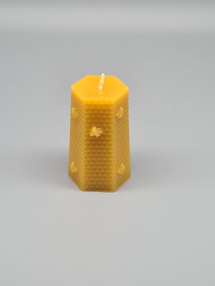 Zeshoekige Kaars van gele Bijenwas, Huis en Inrichting, Woonaccessoires | Kandelaars en Kaarsen, Nieuw, Minder dan 25 cm, Overige materialen