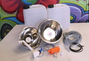 Camperkeuken waterset:kraan,wastafel,slangen,pomp,jerrycans beschikbaar voor biedingen