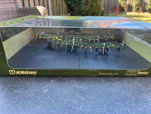Krone KW 15.02/14T hooischudder UH Nieuw, Hobby en Vrije tijd, Modelauto's | 1:32, Nieuw, Tractor of Landbouw, Universal Hobbies