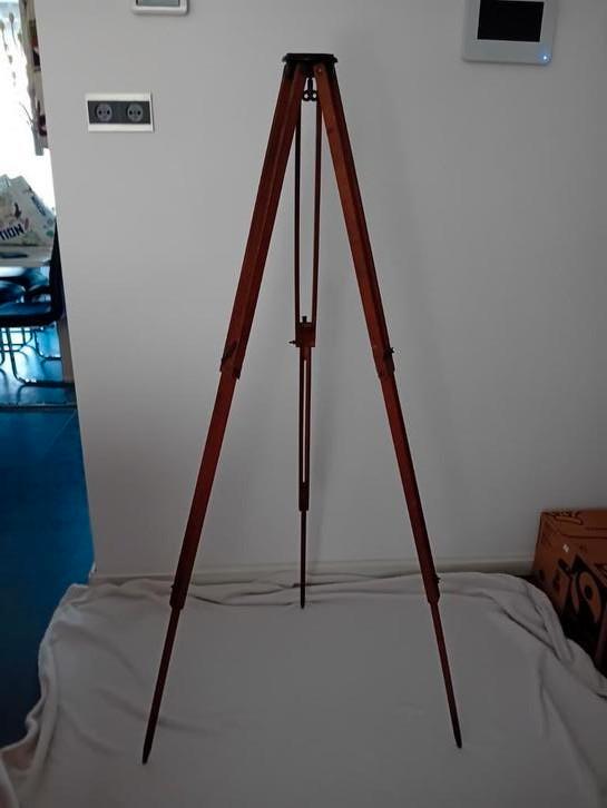 Driepoot houten landmeter statief
Koperen beslag 142 cm, Antiek en Kunst, Antiek | Overige Antiek, Ophalen of Verzenden