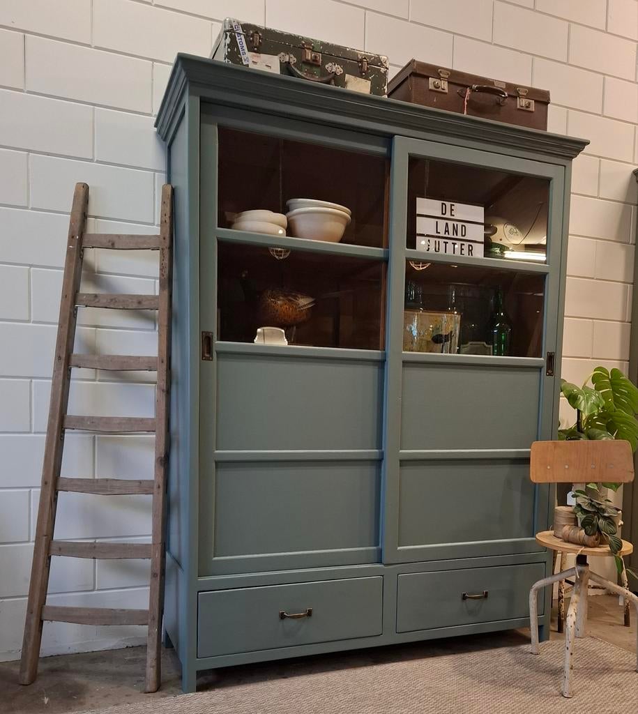 Brocante/vintage groene schoolkast, Landelijke buffetkast, Huis en Inrichting, Kasten | Vitrinekasten, Met deur(en), 200 cm of meer
