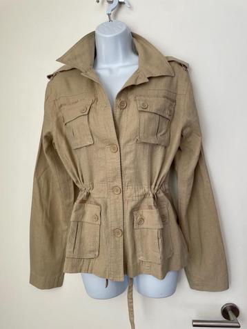 Beige/Lichtbruin jasje maat 38/40. Nieuw beschikbaar voor biedingen