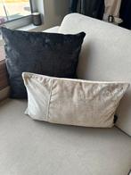 Te koop beige/zwartesierkussens lijkt op claudi, Huis en Inrichting, Ophalen of Verzenden, Zo goed als nieuw, Vierkant