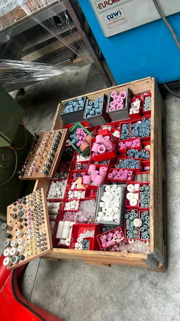 Pallet vol met slijpstenen en toebehoren beschikbaar voor biedingen