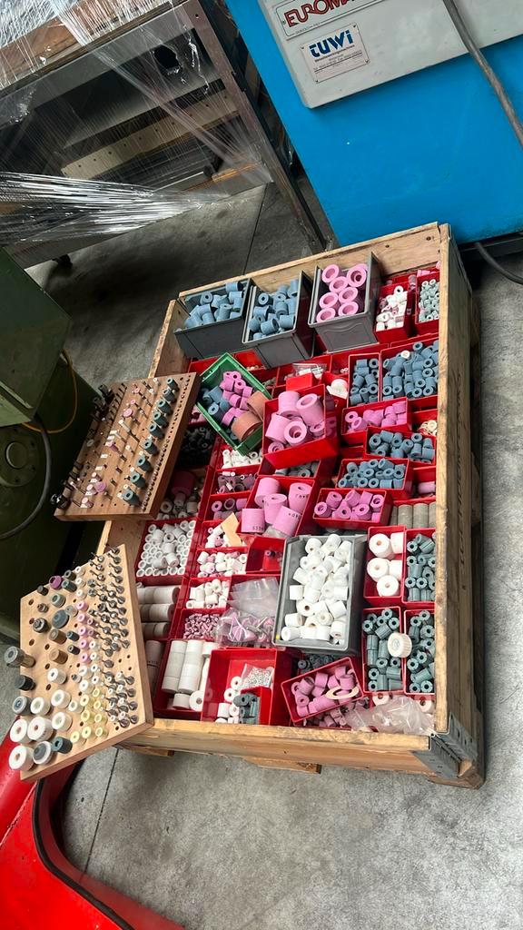 Pallet vol met slijpstenen en toebehoren, Doe-het-zelf en Verbouw, Gereedschap | Slijpmachines, Zo goed als nieuw, Werkbankslijpmachine