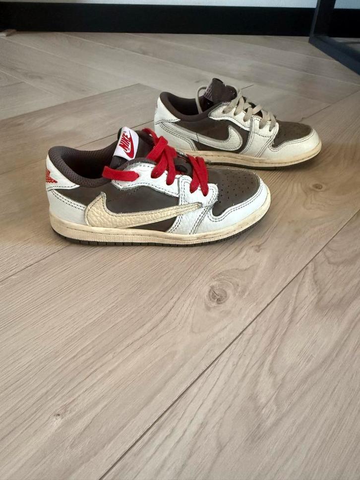 Air Jordan 1 Low Travis Scott Reverse Mocha - Maat 26, Kinderen en Baby's, Kinderkleding | Schoenen en Sokken, Gebruikt, Sportschoenen
