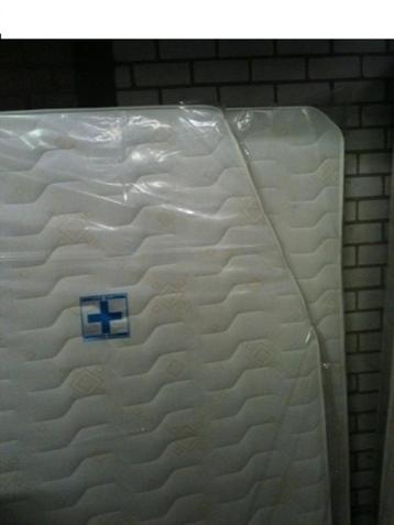 Zelfbouwcamper matras beschikbaar voor biedingen