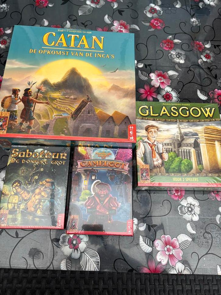 Spellenpakket: Catan, Glasgow, Saboteur, Cameloot, Hobby en Vrije tijd, Gezelschapsspellen | Bordspellen, Nieuw, Een of twee spelers