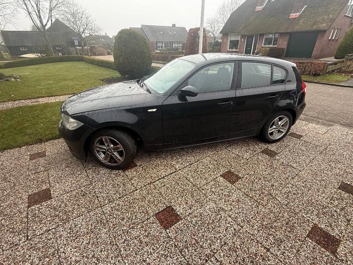 BMW 1-Serie 1.6 I 116 2005 Zwart DEFECT, Auto's, BMW, Particulier, 1-Serie, Airbags, Airconditioning, Centrale vergrendeling, Cruise Control