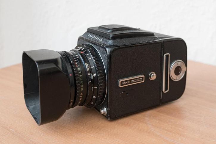 Hasselblad 500C/M + Carl Zeiss Planar T* 80mm F/2.8, Audio, Tv en Foto, Fotocamera's Analoog, Gebruikt, Spiegelreflex, Overige Merken