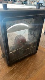 Oude bakelieten Volt Meter rechtstreeks uit een schuur, Antiek en Kunst, Antiek | Gereedschap en Instrumenten, Ophalen of Verzenden