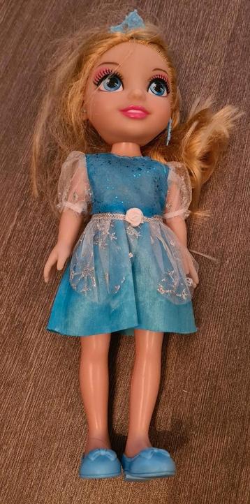 Elsa pop beschikbaar voor biedingen