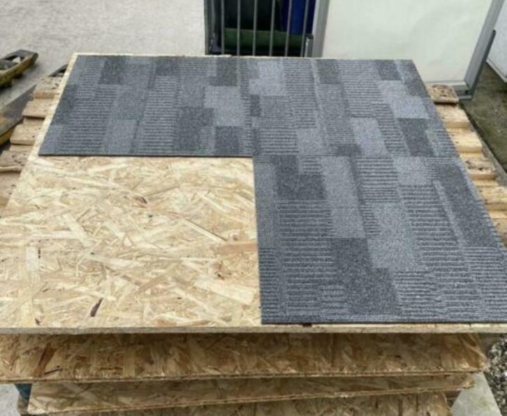 Tapijttegel duet grijs antraciet zo goed als nieuw ?2,-, Huis en Inrichting, Stoffering | Vloerbedekking, Zo goed als nieuw, Tapijttegels