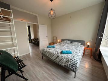 Ikea Bed met Nachtkastjes & Lampjes beschikbaar voor biedingen