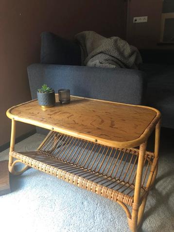 Rotan rohe vintage tafeltje goede staat beschikbaar voor biedingen