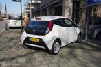 Toyota Aygo 1.0 VVT-i x-joy|CAMERA|LED|2021|NAP, Voorwielaandrijving, Stof, Gebruikt, Met garantie (alle)