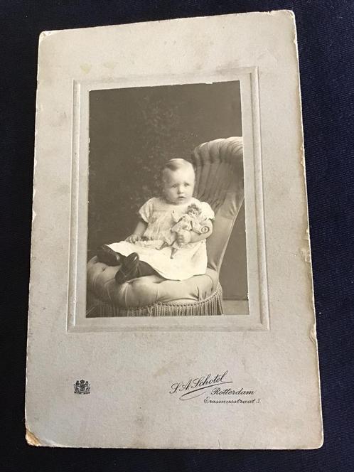 Kabinetfoto, Meisje met pop, S.A. Schotel, Rotterdam, Verzamelen, Foto's en Prenten, Gebruikt, Foto, Kind, Voor 1940, Ophalen of Verzenden