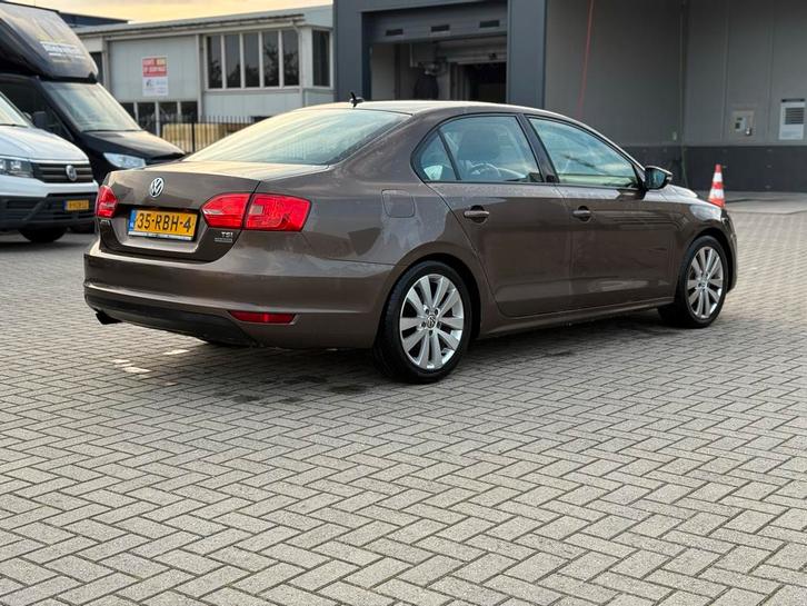 Volkswagen Jetta 1.2 TSI 77KW 2011 Bruin, Auto's, Volkswagen, Particulier, Jetta, Benzine, A, Sedan, Handgeschakeld, Origineel Nederlands