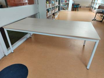 Gratis lage tafel op te halen