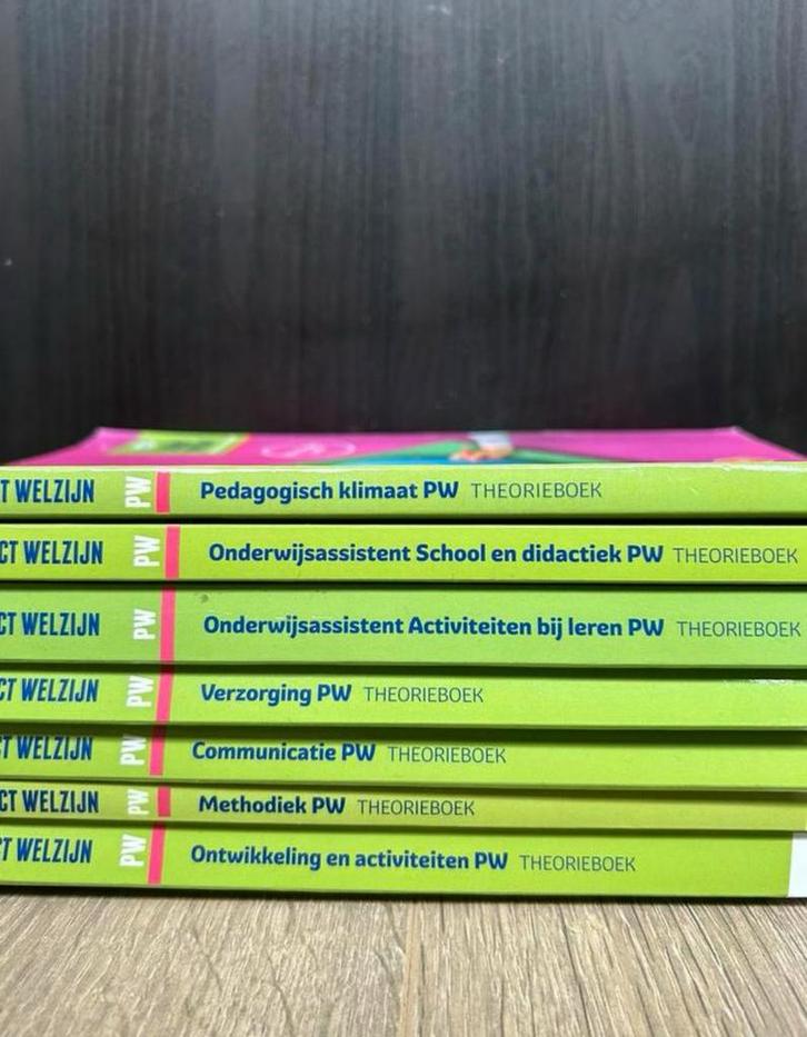 ThiemeMeulenhoff onderwijsassistent schoolboeken, Boeken, Schoolboeken, Zo goed als nieuw, Overige niveaus, Ophalen of Verzenden