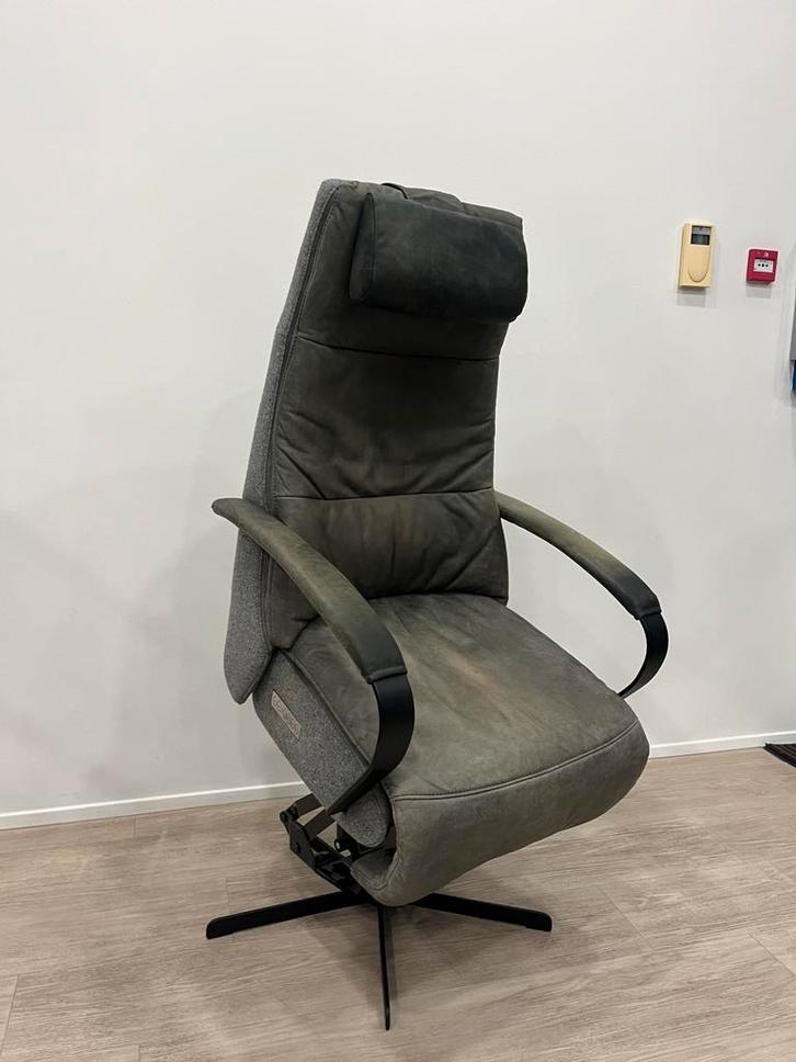 Prominent Humberto E100 Grijs Relaxfauteuil Sta-op Accu M, Huis en Inrichting, Fauteuils, Zo goed als nieuw, Leer, Stof, Minder dan 50 cm