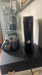 Xbox 360 met 2 controllers en 2 games, Spelcomputers en Games, Spelcomputers | Xbox 360, Ophalen, Met 2 controllers, Met games