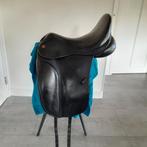 Kent & Masters dressuurzadel 17,5 inch voor hoge schoft, Dieren en Toebehoren, Paarden en Pony's | Zadels, Ophalen, Gebruikt, Dressuur