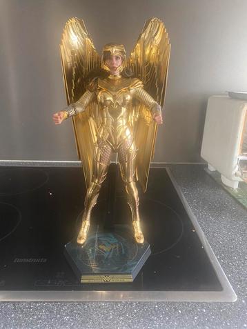 Wonderwoman Gold Armor Hot Toys 