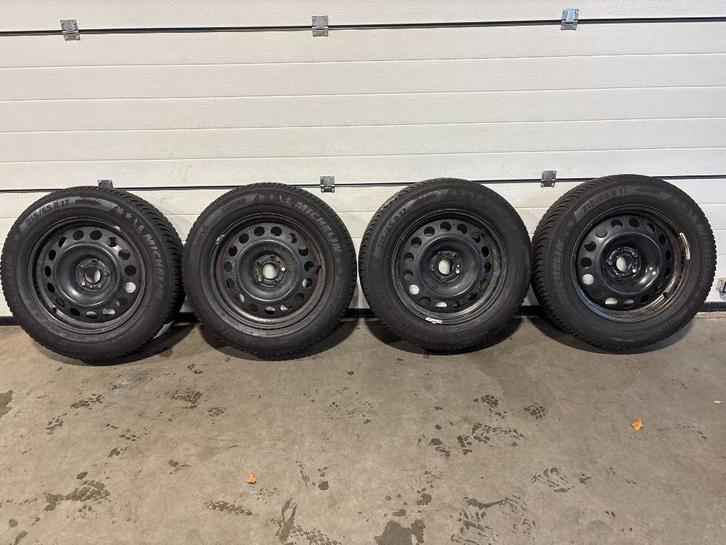 17" michelin winterbanden st. 5 x 108 peugeot 3008, 5008, Auto-onderdelen, Banden en Velgen, Band(en), Winterbanden, 17 inch, 215 mm