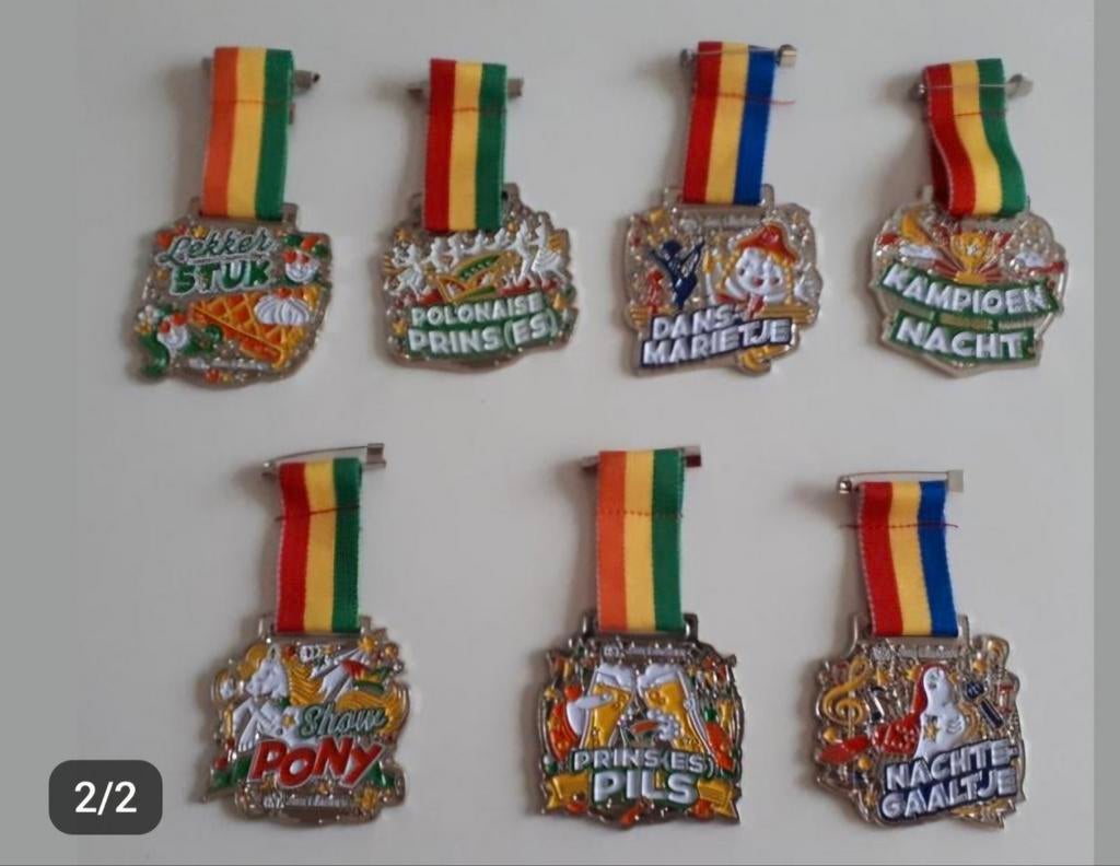 Carnaval Opstekers Medailles Speldjes AH Jan Linders  Aanhak, Verzamelen, Albert Heijn, Ophalen of Verzenden