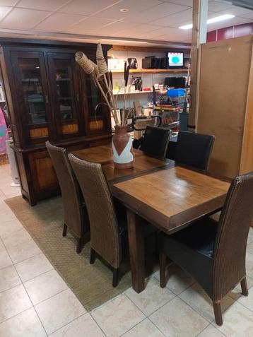 Mooie buffetkast. Bij passende eethoek. Ook los te koop beschikbaar voor biedingen