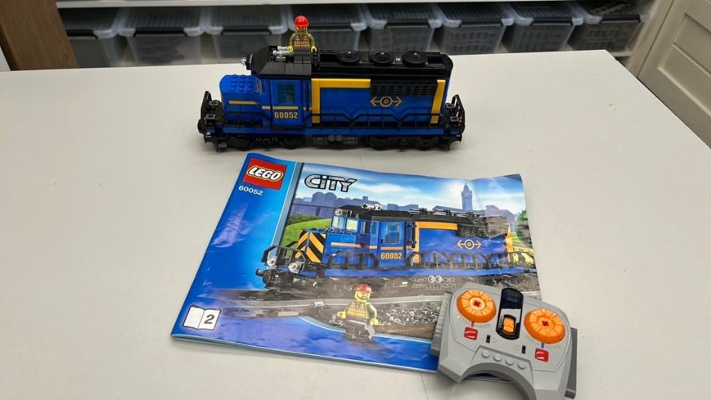 SB2230 Lego trein loc 60052 + boekje - compleet, Kinderen en Baby's, Speelgoed | Duplo en Lego, Ophalen of Verzenden, Zo goed als nieuw