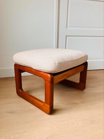 Deens design voetenbankje. EMC furniture. Poef. Krukje beschikbaar voor biedingen