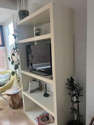Tv kast/opbergkast - verkleurd beschikbaar voor biedingen