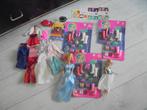 te koop 2barbies +jaren60 kleding +3xschoentjes nieuw in ver, Ophalen of Verzenden, Gebruikt, Barbie