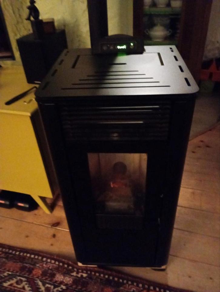 Pelletkachel schoonmaken  , NIET te koop, Huis en Inrichting, Kachels, Gebruikt, Pelletkachel, Overige brandstoffen, Ophalen