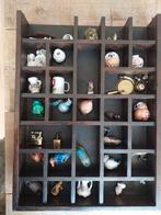 Vintage Houten Verzamelaarskast met glasplaat. Letterbak., Ophalen of Verzenden