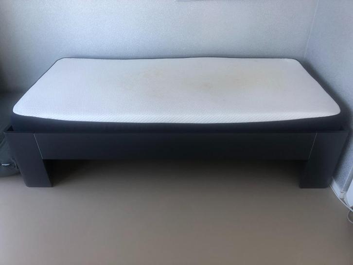 Antraciet bed met BossFlex bodem + MATT matras (90x200), Huis en Inrichting, Slaapkamer | Bedden, Gebruikt, Eenpersoons, 90 cm