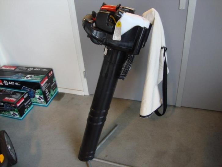 Dolmar 4 takt !! bladblazer weinig geluid makkelijk starten!, Tuin en Terras, Bladblazers, Handgedragen, Benzine, Met opvangzak