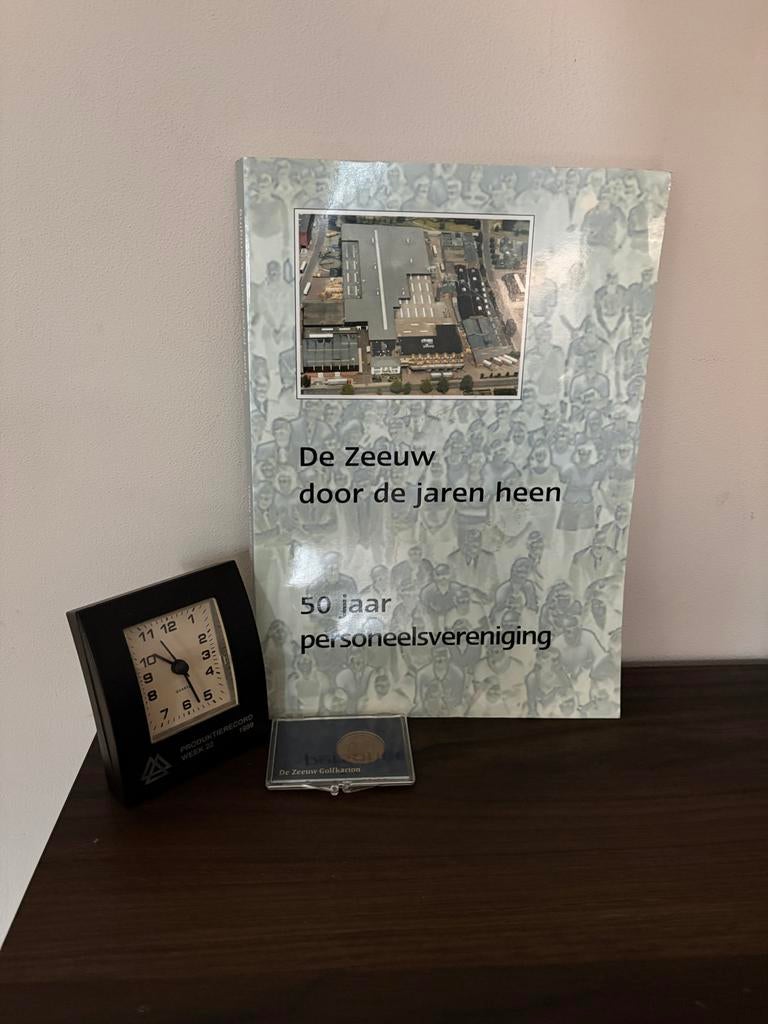 Papierfabriek De Zeeuw: Boek, Klok & Penning, Ophalen, Zo goed als nieuw, Gelderland