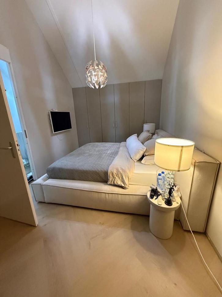 Bed, matras en topper 180x200 van Westwing - direct ophalen, Huis en Inrichting, Slaapkamer | Bedden, Zo goed als nieuw, Tweepersoons